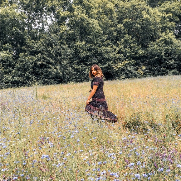 Meet your Posher, Elle - Picture 4 of 5